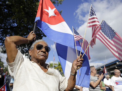 El opositor Evelio Ordóñez durante una protesta en Miami contra la decisión de Obama de reanudar las relaciones con Cuba