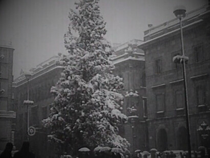 Hacía un frío inmenso en aquel refugio calentado por un brasero de carbón. Las humedades mojaban las paredes, y las goteras inundaban la cocina siempre que llovía. La gran nevada, 23.12.1962, Barcelona, España