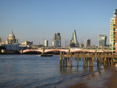 River Thames with City © Gehan de Silva Wijeyeratne