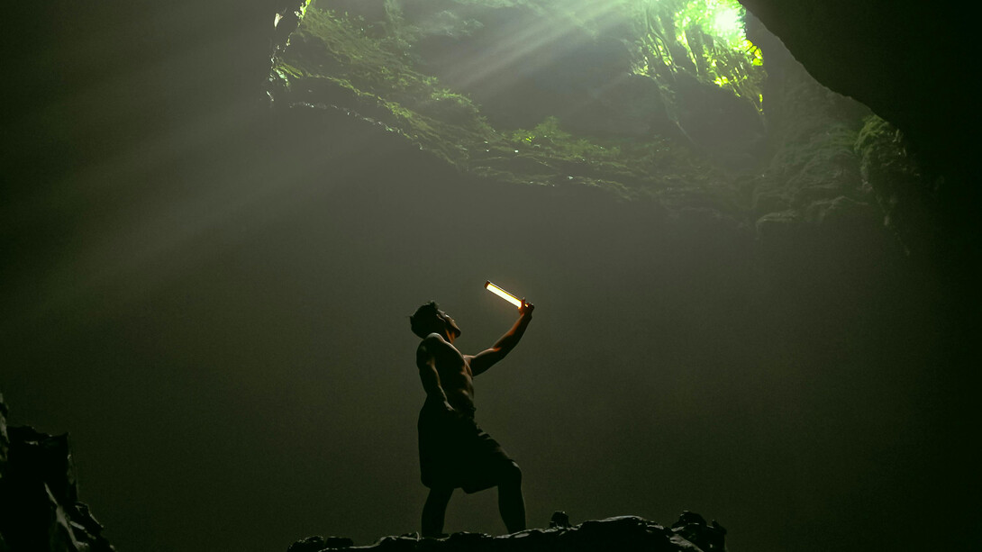 Os primos José, Francisco e Daniel enfrentam um dragão e descobrem que, na caverna da imaginação, qualquer aventura é possível, onde coragem e criatividade andam lado a lado