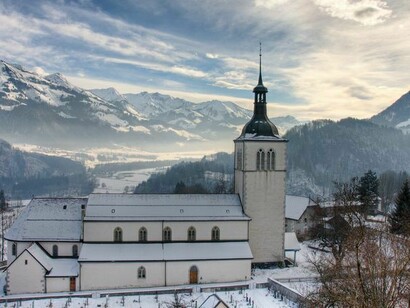 Eglise de Gruyères sous la neige