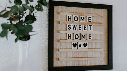 Placa de "home sweet home". Finalmente voltei para casa depois de quase três anos morando fora