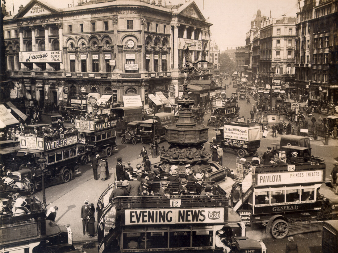 Piccadilly Circus, traffic scene, 1919 