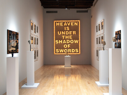 Varios artistas, El dorado. De la utopía al mito contemporáneo, vista de exhibición. Cortesía del Museo Amparo