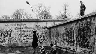 Mario Dondero, Due giorni prima della caduta del Muro di Berlino, 1989
