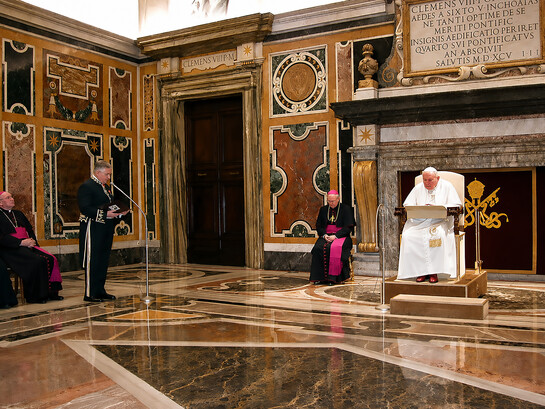 Gary Krupp in the uniform of his papal order addresses H.H. Pope John Paul II and the private Jewish Audience January 18, 2005