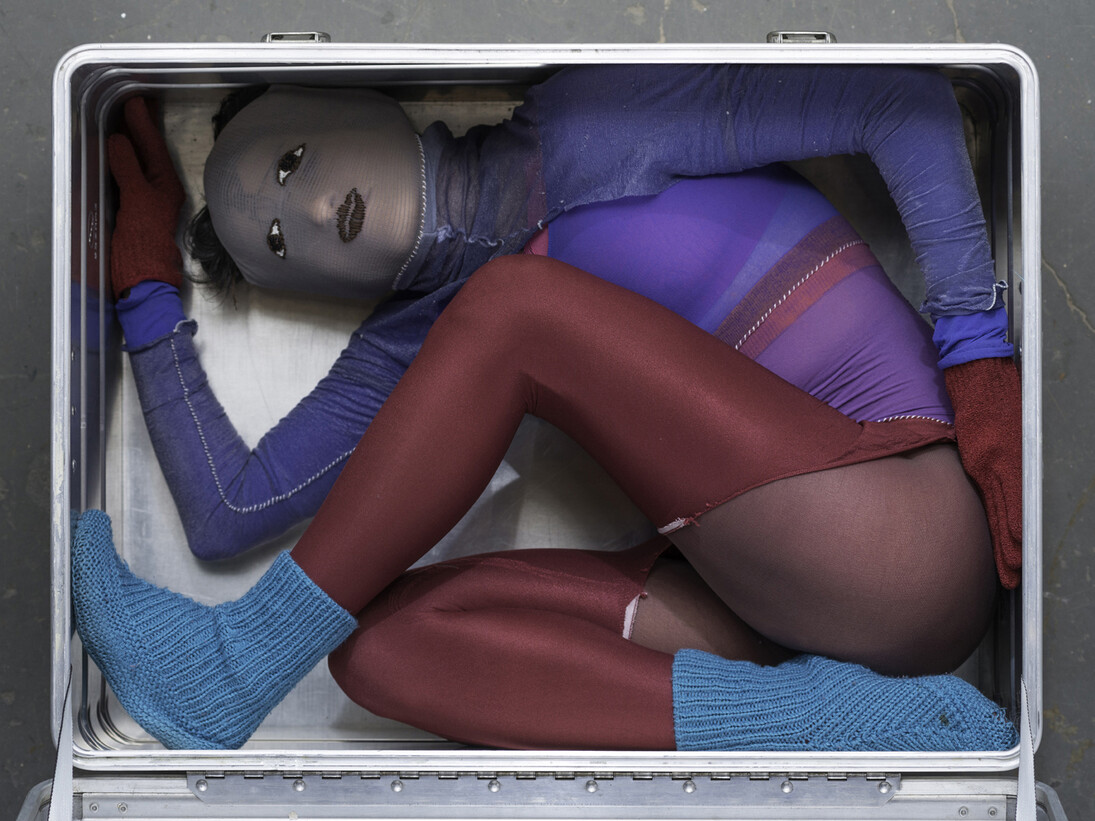 Keila Alaver, Ladrão Contorcionista, 2014, Photography. Photo Edouard Fraipont