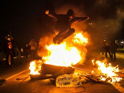 Protestos na rua em 2014 contra a Copa do Mundo de futebol 
