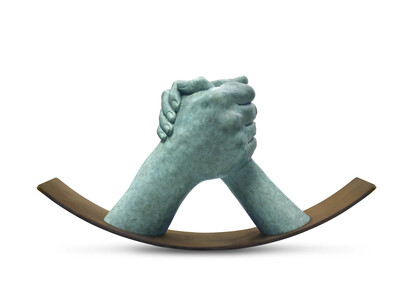 Lorenzo Quinn, United emotions. Courtesy of Contini Art Gallery