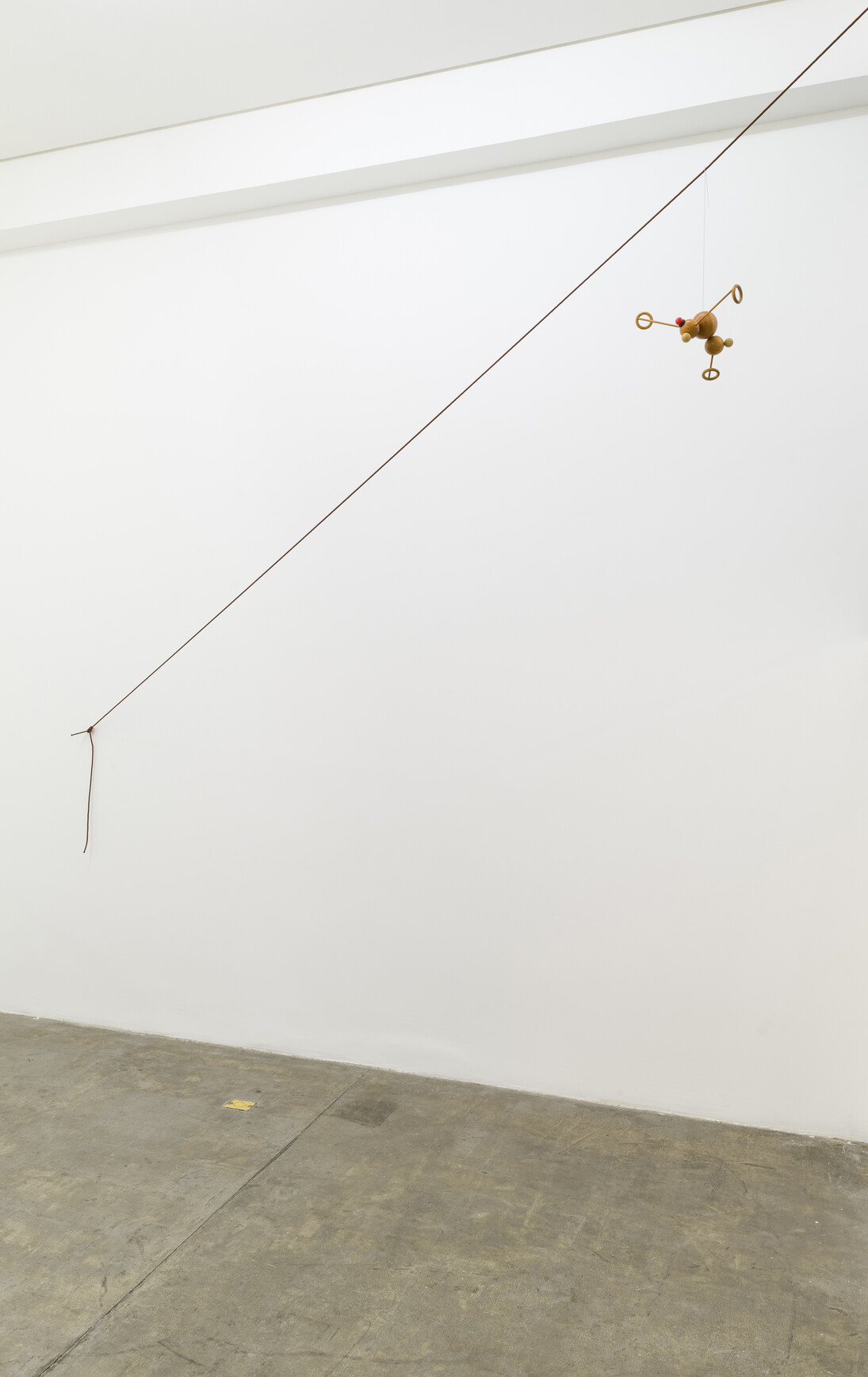 Carlos Bevilacqua, Marimba (Himenopptera Hipnosônico), 2013 Madeira, pedra e borracha, 26 x 32 x 14 cm. Photo: Eduardo Ortega | Cortesia Galeria Fortes Vilaça