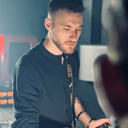 Le sue influenze musicali includono artisti come Trent Reznor, Lorn, Kiasmos, Moderat, Trentemøller, Apparat, Nils Frahm, M83 e Forest Swords