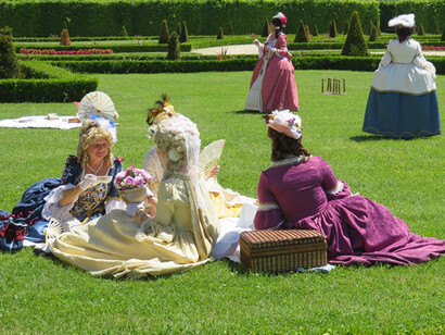 Picnic in costumi settecenteschi