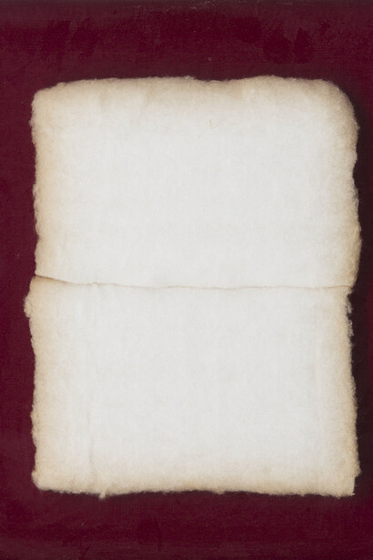 Piero Manzoni (Soncino, 1933 - Milano, 1963), Achrome, 1958-59, tela grinzata e caolino, cm 100 x 70. Collezione Privata © Matteo Zarbo