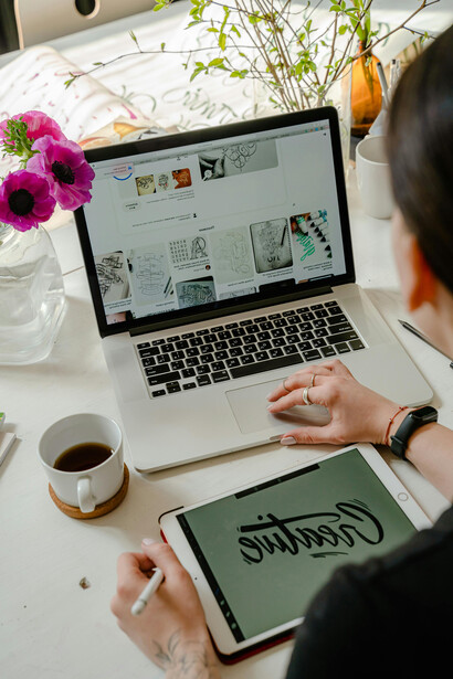 Conheça histórias de transformação através da arte, como van gogh e robert downey jr., que encontraram na arte um refúgio e um caminho para o sucesso