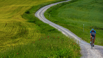 Il percorso di Eroica Montalcino è tra le colline della Val d'Orcia,  patrimonio Unesco