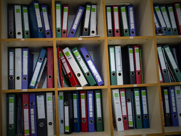 Classeurs et archives administratives : la mémoire matérielle des décisions et des politiques publiques