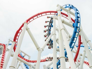A brightly coloured roller coaster towering above the sky, representing one of Uruguay’s rare great spectacles and Tiranos Temblad’s delight in documenting them