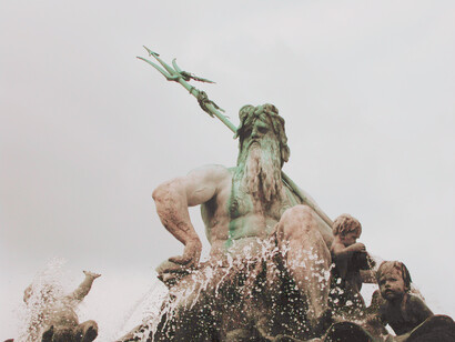 Neptuno es un dios de la mitología romana, pero proveniente de la mitología griega