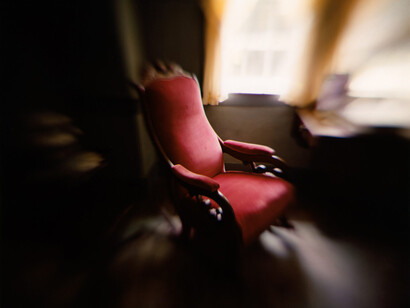 Charles Swedlund, Swedlund nan’s farm, red chair (detail), 1978. Courtesy of Stephen Daiter Gallery