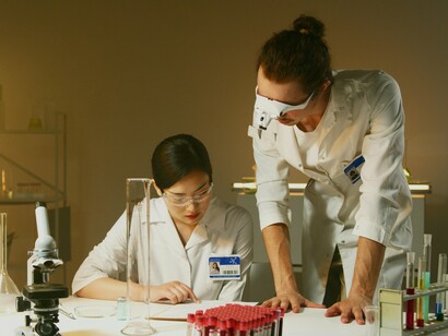 Mas, como toda inovação poderosa, ela traz consigo não apenas promessas, mas também dilemas éticos, psicológicos e sociais que merecem atenção