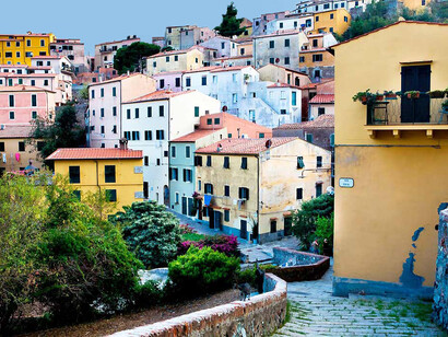 Gli amici gli consigliavano di fuggire via, andare in America