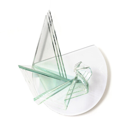 Yumiko Kimura, Spirale blanche I, 2014, vetro float industriale sagomato e incollato a raggi UV, 27 x 20 x 15,5 cm, Esposizioni: SupeMadi, Tokyo, Orie Art Gallery, 2014, p. 3