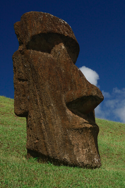 Los moáis, en la isla de Pascua, son uno de los símbolos de Chile