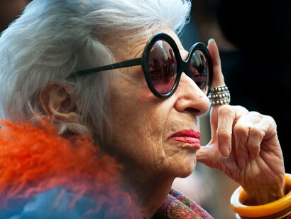 Iris Apfel y su estilo colorido 