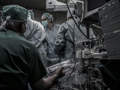 Sanità. Un cambiamento di direzione, di prospettive, di obiettivi di salute e delle conseguenti variabili di riferimento: uguaglianza, bisogni di presa in carico, accessibilità a informazione e cure/servizi, progettualità di salute, continuità di cura