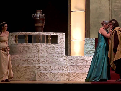 Una scena dell'opera teatrale "Mirra" 