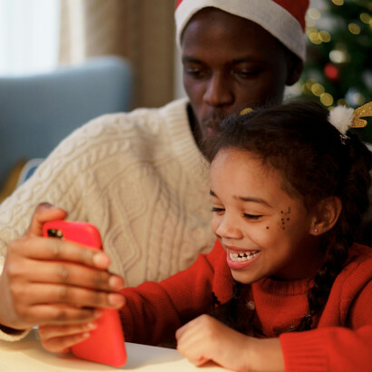 O debate sobre o uso de smartphones e videogames pelas crianças é destaque no filme e provoca reflexões sobre moderação