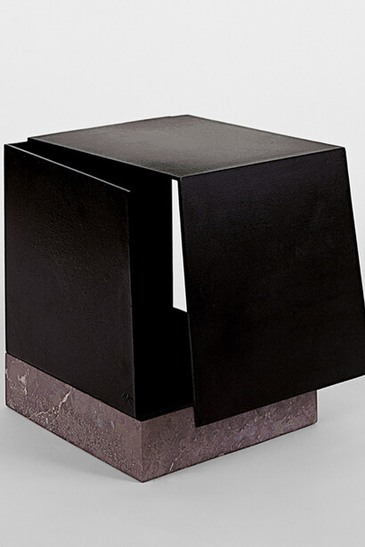 Jorge Oteiza
Metaphysical Box by Conjuction of Two Trihedrons. Homage to Leonardo (Caja metafísica por conjunción de dos triedros. Homenaje a Leonardo), 1958
Steel
28.5 x 25 x 26.5 cm
Guggenheim Bilbao Museoa