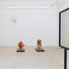 Rosmarie Lukasser, Annäherungen an „...bin im Netz i5.0, exhibition view. Courtesy of Galerie Hubert Winter
