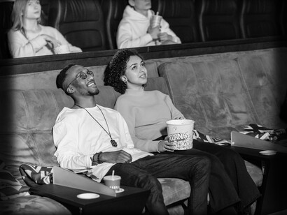 É o cinema que reage a todo o estímulo, sentindo o encanto próprio de tudo quanto dele se aproxima