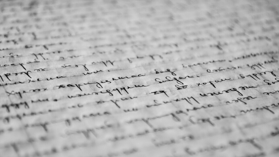 L'autore in questo articolo presenta una sfida, una vera e propria gara semipoetica volta a valorizzare e riprendere confidenza con il verso, con gli accenti e con le regole, importantissime da conoscersi soprattutto qualora le si voglia infrangere