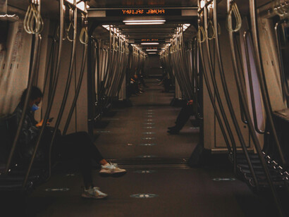 Viajaba yo en un subte, camino a casa de alguna persona inconcreta