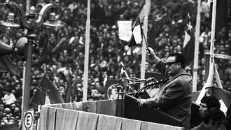 Salvador Allende en un acto publico en Santiago de Chile luego de la victoria electoral del 1970