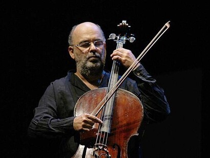 Jaques Morelenbaum violoncellista brasiliano, arrangiatore, direttore d'orchestra, compositore e produttore musicale