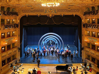 La regia del "Fidelio" è di Joan Anto Rechi 