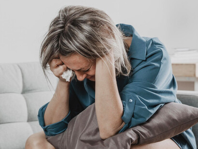 El tratamiento hormonal sustitutivo (THS) se administra por vía oral a mujeres que tienen su útero y suele ser el más habitual. Combina estrógenos y progesterona