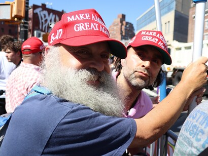 La figura di J.D. Vance incarna questo passaggio: dalla marginalità culturale del cattolicesimo americano a un suo ruolo centrale come “tecnologia intellettuale” per riorganizzare l’ideologia della destra post-evangelica