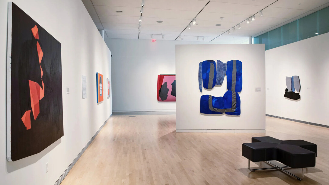 Leslie Smith III, Leave your baggage at the door, exhibition view. Courtesy of Chart