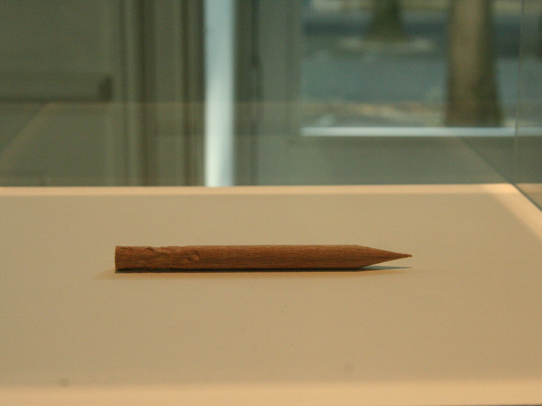 Thomas Tudoux, Stress, 2010, 10 x 0,8 cm, Sculpture en bois / Wood sculpture, C. Melanie Rio gallery
