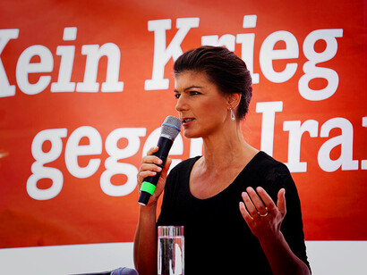 Con una sólida formación marxista, aunque opuesta a las nacionalizaciones totales y la planificación centralizada, Wagenknecht ha sido parlamentaria federal desde 2009. En la foto, su presentación al V Congreso del Partido de Izquierda, Hannover, Alemania, junio de 2017