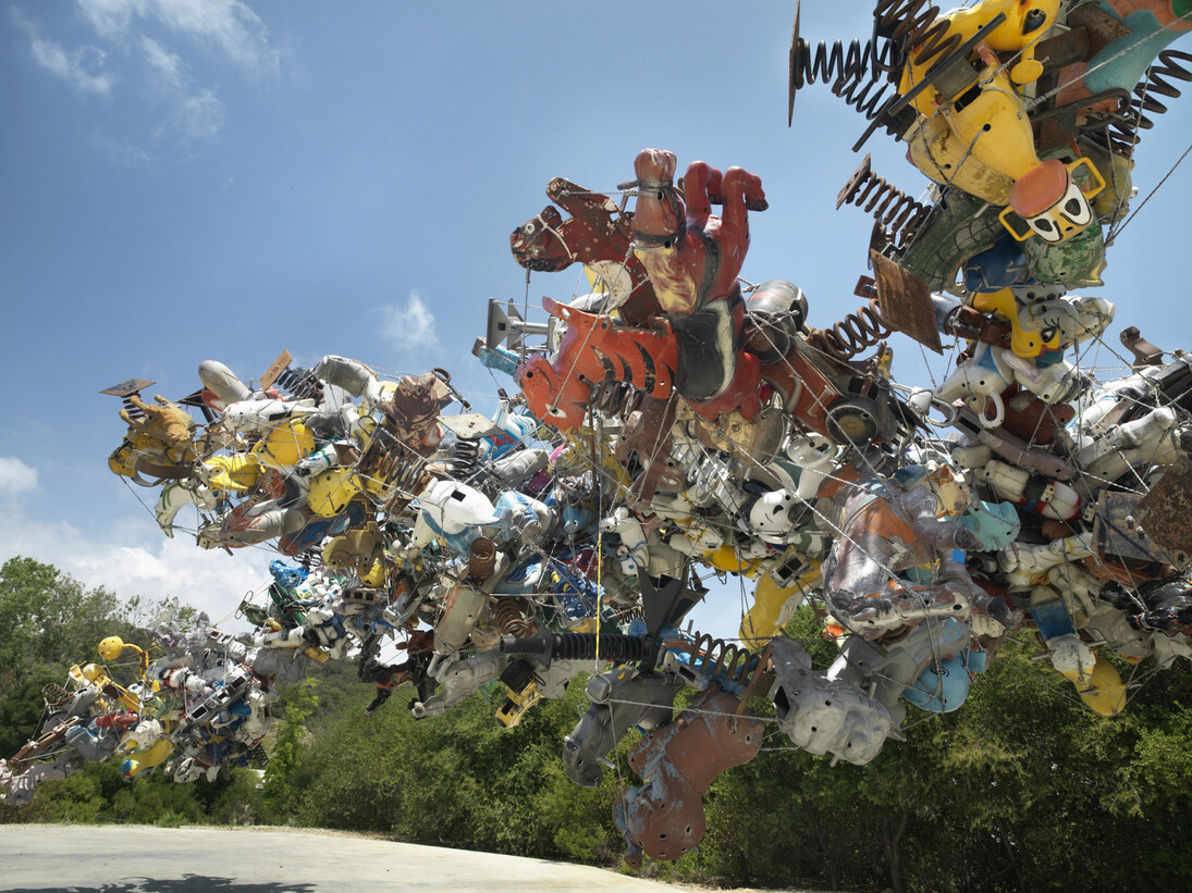 Nancy Rubins, Our Friend Fluid Metal, 2014 (detail), aluminium, stainless steel, 204 x 500 x 281 inches (518.2 x 1,270 x 713.7 cm) © Nancy Rubins. Courtesy of the artist and Gagosian Gallery. Photography by Erich Koyama.  