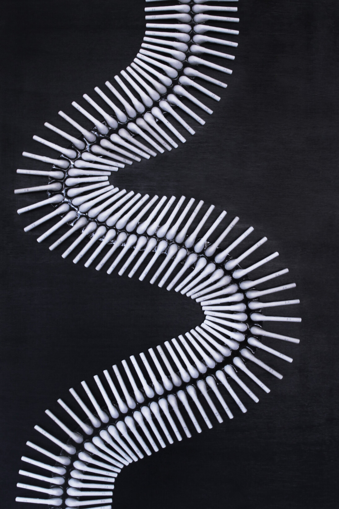 Géraldine Cario, Réparation VII, 60 cm x 90 cm
(23,6 inches x 35,4 inches), Bois, aluminum, résinepolypropylène, 2015