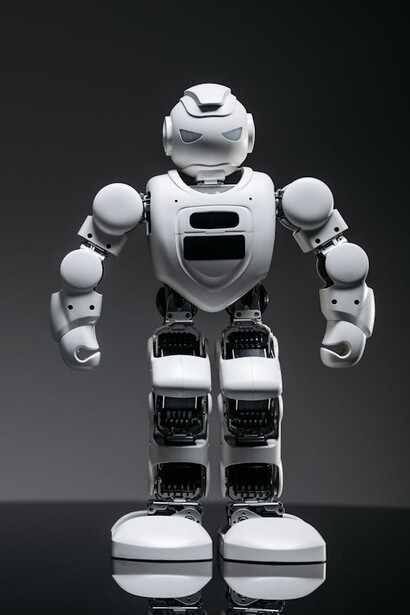 Robot giocattolo bianco