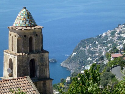 Furore, le case sparse dalla chiesa