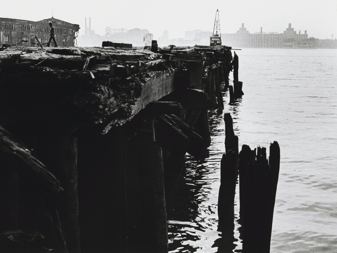 Douglas Huebler (American, 1924-1997). Location Piece #7 (detail) from Pier 18. Photograph by Shunk-Kender (Harry Shunk [German, 1924-2006] and János Kender [Hungarian, 1937-2009]). Gelatin silver print, 6 11/16 × 9 11/16″ (17 × 24.6 cm). The Museum of Modern Art, New York. Gift of the Roy Lichtenstein Foundation in honor of Jennifer Winkworth and Kynaston McShine and in memory of Harry Shunk and János Kender. © 2015 Estate of Douglas Huebler / Artists Rights Society (ARS), New York. Photograph: Shunk-Kender © J. Paul Getty Trust. The Getty Research Institute, Los Angeles