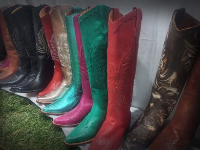 Entre la música, las botas de primerísima calidad y el entusiasmo de los asistentes, el festival se vive como un Woodstock campestre